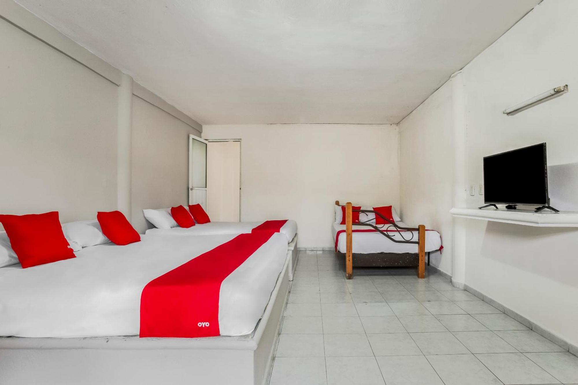 Oyo Hotel Jaguar Канкун Екстериор снимка