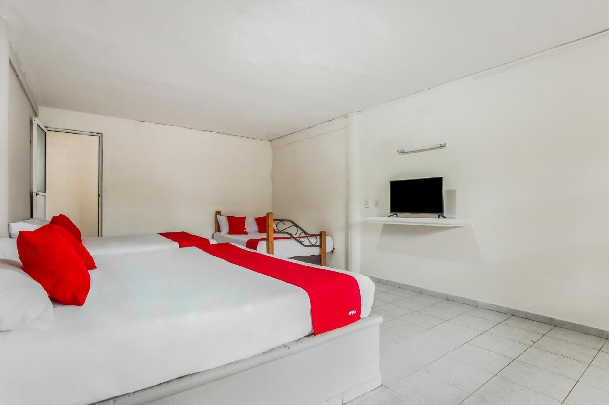 Oyo Hotel Jaguar Канкун Екстериор снимка