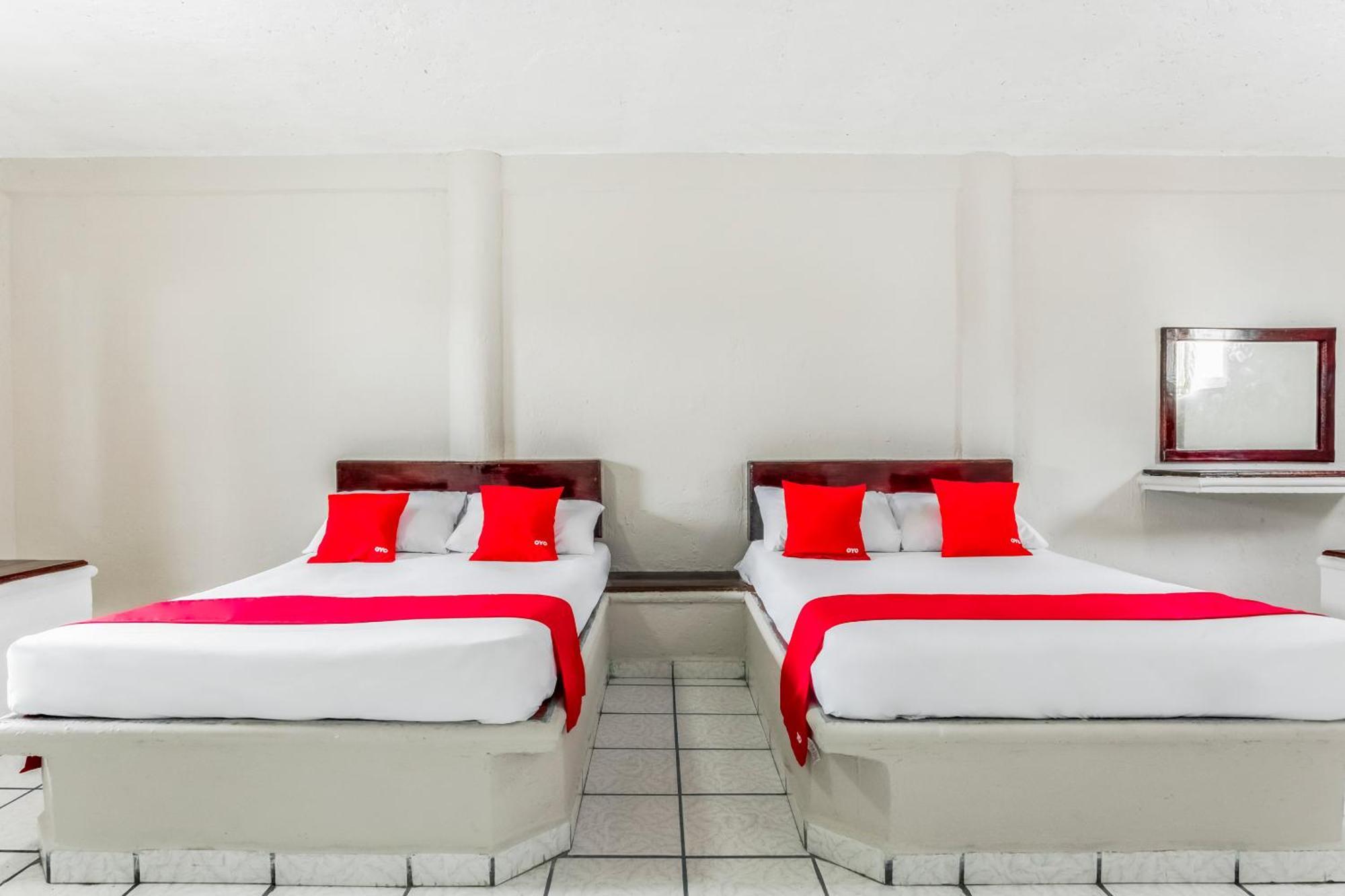 Oyo Hotel Jaguar Канкун Екстериор снимка