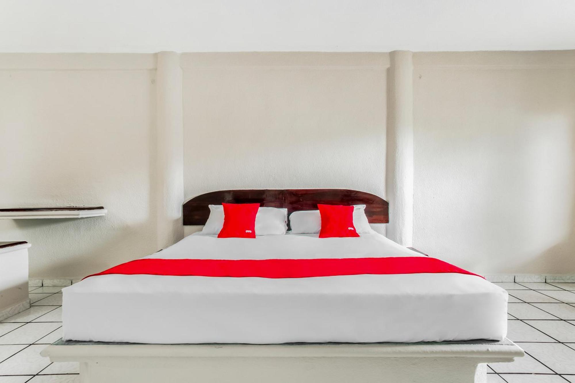 Oyo Hotel Jaguar Канкун Екстериор снимка